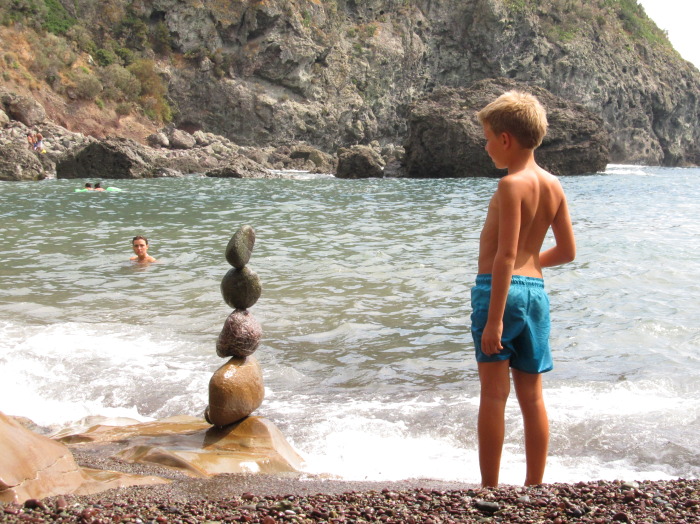 cala-di-leone stonebalancing