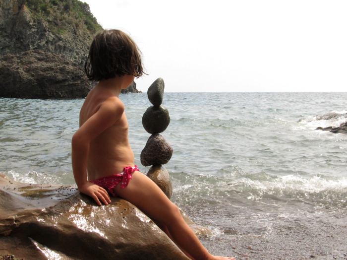 cala-di-leone stonebalancing