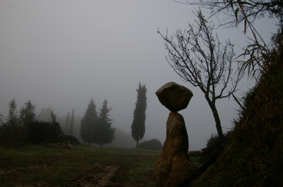 nebbia pietra equilibrio