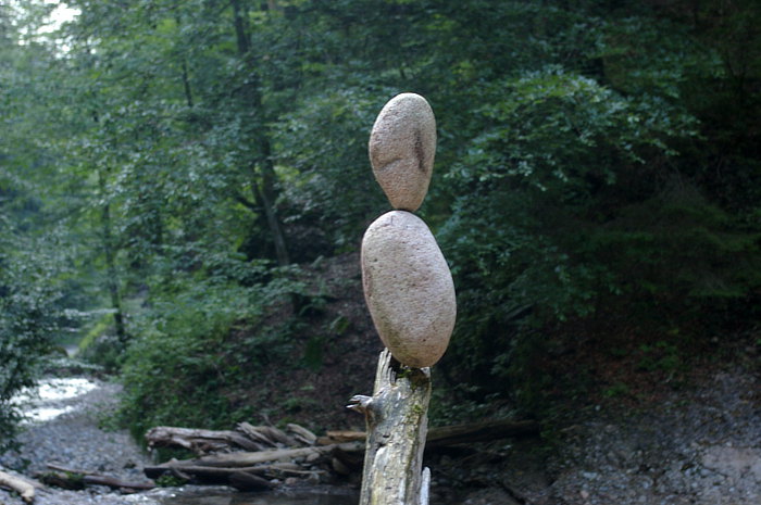 legno pietre bilanciate